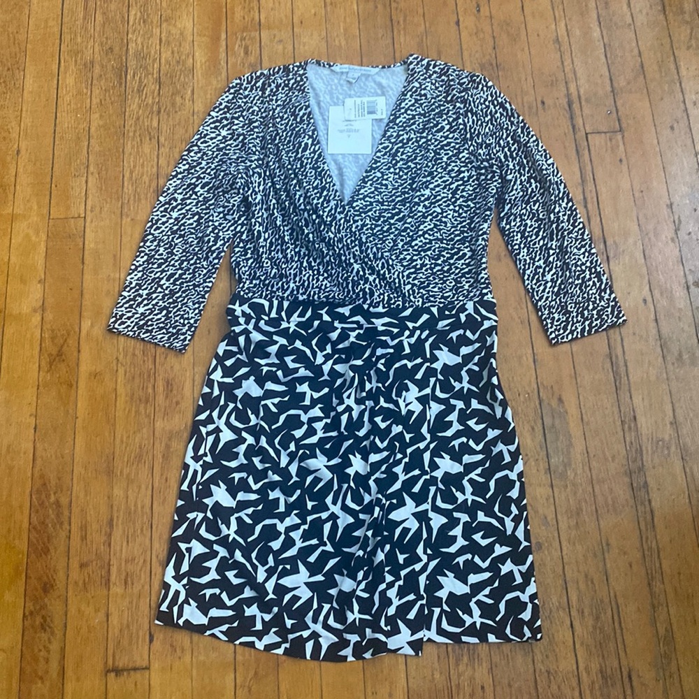 DVF jersey printed dress, mock drape wrap skirt 3/4 sleeves
